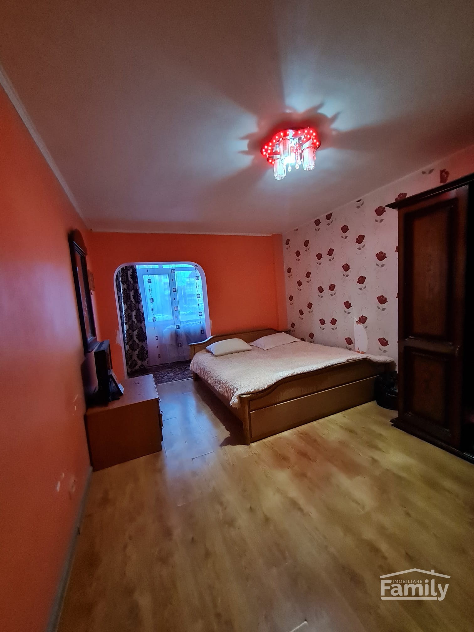 Apartament cu 4 Camere in Burdujeni